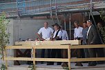 Festakt, Richtfest, Sommerparty - an der Oberstufe des Humboldt-Gymnasiums gab es heute volles Programm (Foto: agl)