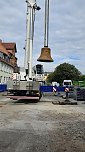 In Ellrich wurden heute die Spitzen auf die neuen Kircht&uuml;rme gesetzt und die Glocken in die H&ouml;he gebracht (Foto: Sven Tetzel)