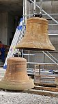 In Ellrich wurden heute die Spitzen auf die neuen Kircht&uuml;rme gesetzt und die Glocken in die H&ouml;he gebracht (Foto: Sven Tetzel)
