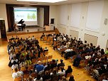 Die Neuen werden in der Hochschule begr&uuml;&szlig;t (Foto: Kuschnat)