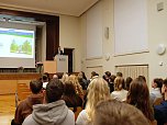 Die Neuen werden in der Hochschule begr&uuml;&szlig;t (Foto: Kuschnat)