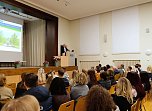 Die Neuen werden in der Hochschule begr&uuml;&szlig;t (Foto: Kuschnat)