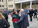 Verabschiedung von Dr. Thiele heute Vormittag im Hof des Landratsamtes (Foto: oas) Verabschiedung von Dr. Thiele heute Vormittag im Hof des Landratsamtes (Foto: oas)