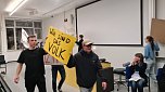 Mehr als 100 Gäste besuchten die Hochschule Nordhausen, um gemeinsam mit Zeitzeugen an die friedliche Revolution und Grenzöffnung vor 35 Jahren zu erinnern und die Bedeutung demokratischer Werte für die heutige Gesellschaft zu diskutieren (Foto: HSN) Mehr als 100 Gäste besuchten die Hochschule Nordhausen, um gemeinsam mit Zeitzeugen an die friedliche Revolution und Grenzöffnung vor 35 Jahren zu erinnern und die Bedeutung demokratischer Werte für die heutige Gesellschaft zu diskutieren (Foto: HSN)