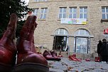 Aktion "Rote Schuhe" vor dem Nordhäuser Rathaus (Foto: agl) Aktion "Rote Schuhe" vor dem Nordhäuser Rathaus (Foto: agl)