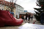 Aktion "Rote Schuhe" vor dem Nordhäuser Rathaus (Foto: agl) Aktion "Rote Schuhe" vor dem Nordhäuser Rathaus (Foto: agl)