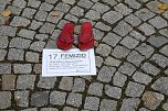 Aktion "Rote Schuhe" vor dem Nordhäuser Rathaus (Foto: agl) Aktion "Rote Schuhe" vor dem Nordhäuser Rathaus (Foto: agl)