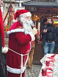 Peter Blei unterwegs auf dem Weihnachtsmarkt (Foto: Peter Blei)