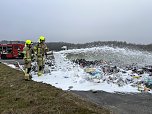 Kunststoffm&uuml;ll entz&uuml;ndete sich zwischen Kleinberndten und Friedrichslohra und musste abgekippt werden (Foto: S. Dietzel)