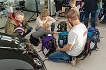 Damit zum Schulanfang alles sitzt - Impressionen vom Schulranzentag bei Skoda (Foto: Sven Tetzel)