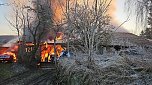 Scheunenbrand heute Morgen in Himmelsberg (Foto: S.Dietzel) Scheunenbrand heute Morgen in Himmelsberg (Foto: S.Dietzel)
