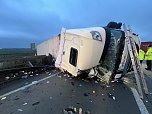 Sattelschlepper auf der A38 umgekippt (Foto: S.Dietzel) Sattelschlepper auf der A38 umgekippt (Foto: S.Dietzel)