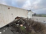 Sattelschlepper auf der A38 umgekippt (Foto: S.Dietzel) Sattelschlepper auf der A38 umgekippt (Foto: S.Dietzel)