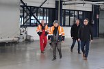 Ortsbegehung einer m&ouml;glichen neuen Halle f&uuml;r Federn O&szlig;wald (Foto: oas)