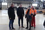 Ortsbegehung einer m&ouml;glichen neuen Halle f&uuml;r Federn O&szlig;wald (Foto: oas)