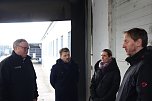 Ortsbegehung einer m&ouml;glichen neuen Halle f&uuml;r Federn O&szlig;wald (Foto: oas)
