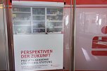 In der Galerie der Kreissparkasse stellen die K&uuml;nstler der pro vita Akademie ihre Werke aus (Foto: Hans Georg Backhaus)