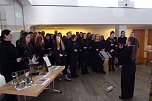 In der Galerie der Kreissparkasse stellen die K&uuml;nstler der pro vita Akademie ihre Werke aus (Foto: Hans Georg Backhaus)