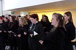 In der Galerie der Kreissparkasse stellen die K&uuml;nstler der pro vita Akademie ihre Werke aus (Foto: Hans Georg Backhaus)