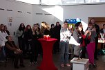 In der Galerie der Kreissparkasse stellen die K&uuml;nstler der pro vita Akademie ihre Werke aus (Foto: Hans Georg Backhaus)