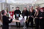 In der Galerie der Kreissparkasse stellen die K&uuml;nstler der pro vita Akademie ihre Werke aus (Foto: Hans Georg Backhaus)