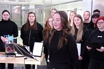 In der Galerie der Kreissparkasse stellen die K&uuml;nstler der pro vita Akademie ihre Werke aus (Foto: Hans Georg Backhaus)
