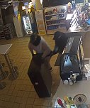 &Ouml;ffentlichkeitsfahndung nach Tankstelleneinbruch in Niedergebra (Foto: LPI)