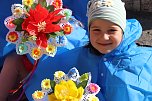 Einhundertundzwanzig Kindergartenkinder feierten mit ihren Erzieherinnen und Erziehern das 20. Jubil&auml;um des Schwefel-Sole-Heilbades Bad Langensalza mit einem Festumzug (Foto: Eva Maria Wiegand)