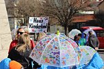 Einhundertundzwanzig Kindergartenkinder feierten mit ihren Erzieherinnen und Erziehern das 20. Jubil&auml;um des Schwefel-Sole-Heilbades Bad Langensalza mit einem Festumzug (Foto: Eva Maria Wiegand)