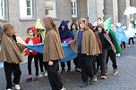 Einhundertundzwanzig Kindergartenkinder feierten mit ihren Erzieherinnen und Erziehern das 20. Jubil&auml;um des Schwefel-Sole-Heilbades Bad Langensalza mit einem Festumzug (Foto: Eva Maria Wiegand)