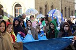 Einhundertundzwanzig Kindergartenkinder feierten mit ihren Erzieherinnen und Erziehern das 20. Jubil&auml;um des Schwefel-Sole-Heilbades Bad Langensalza mit einem Festumzug (Foto: Eva Maria Wiegand)