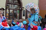Einhundertundzwanzig Kindergartenkinder feierten mit ihren Erzieherinnen und Erziehern das 20. Jubil&auml;um des Schwefel-Sole-Heilbades Bad Langensalza mit einem Festumzug (Foto: Eva Maria Wiegand)