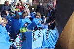 Einhundertundzwanzig Kindergartenkinder feierten mit ihren Erzieherinnen und Erziehern das 20. Jubil&auml;um des Schwefel-Sole-Heilbades Bad Langensalza mit einem Festumzug (Foto: Eva Maria Wiegand)