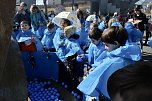 Einhundertundzwanzig Kindergartenkinder feierten mit ihren Erzieherinnen und Erziehern das 20. Jubil&auml;um des Schwefel-Sole-Heilbades Bad Langensalza mit einem Festumzug (Foto: Eva Maria Wiegand)