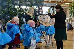 Einhundertundzwanzig Kindergartenkinder feierten mit ihren Erzieherinnen und Erziehern das 20. Jubil&auml;um des Schwefel-Sole-Heilbades Bad Langensalza mit einem Festumzug (Foto: Eva Maria Wiegand)