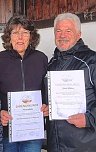 DLRG Ehrenurkunde Verdienstzeichen in Bronze f&uuml;r Frau Jedicke (li.) und Peter M&ouml;bius (re) (Foto: Peter Ke&szlig;ler)