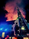 Brand in der Nacht  (Foto: Pascal Winkler, Silvio Dietzel, THW Sondershausen, Feuerwehr)