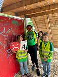 Sicher zu Fu&szlig; - die Sch&uuml;ler der Grundschule Bertold Brecht auf dem 1. "Safety Walk" (Foto: Katja Vopel, Grundschule Bertold Brecht)