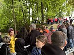 Menschen und Enten am und im Wasser (Foto: oas)