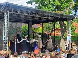 Ritter, Bauern, Burgverwalter � die Kindervilla tanzt im Mittelalter (Foto: Katrin Milde)