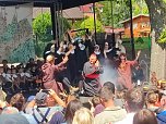 Ritter, Bauern, Burgverwalter � die Kindervilla tanzt im Mittelalter (Foto: Katrin Milde)