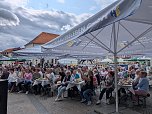 Seniorenfr&uuml;hst&uuml;ck auf dem Sondersh&auml;user Marktplatz (Foto: Janine Skara)