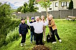 Kommunionskinder pflanzen Erinnerungsbaum (Foto: Stadt Leinefelde-Worbis)