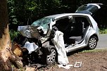 Fahrer stirbt bei Frontalkollision, Feuerwehr befreit Eingeklemmten (Foto: Feuerwehr Heiligenstadt)