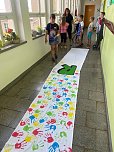 Mit gro&szlig;em Spa&szlig;,tanzten sich die Uderlebener Sch&uuml;ler in die Ferien (Foto: Elisabeth Gattermann)