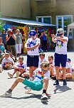 Mit gro&szlig;em Spa&szlig;,tanzten sich die Uderlebener Sch&uuml;ler in die Ferien (Foto: Elisabeth Gattermann)