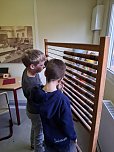 Die dritten Klassen der Grundschule Käthe-Kollwitz zu Gast im Schulmuseum (Foto: Schulmuseum am Förderzentrum ‚J. H. Pestalozzi‘ / Carolin Biller) Die dritten Klassen der Grundschule Käthe-Kollwitz zu Gast im Schulmuseum (Foto: Schulmuseum am Förderzentrum ‚J. H. Pestalozzi‘ / Carolin Biller)