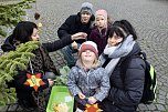 Gro&szlig;e Weihnachtsbaumschm&uuml;ck-Aktion auf dem T&ouml;pfermarkt in Bad Langensalza (Foto: emw/oas)
