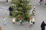 Gro&szlig;e Weihnachtsbaumschm&uuml;ck-Aktion auf dem T&ouml;pfermarkt in Bad Langensalza (Foto: emw/oas)