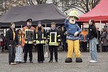&Uuml;bergabe des Friedenslichts aus Bethlehem an die Kreisjugendfeuerwehren. (Foto: vgf)